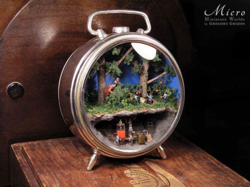 Художник превращает старые часы в миниатюрные миры (27 фото)