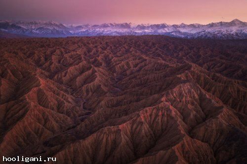 <br />
				Трэвел-фотограф Альберт Дрос отправился в Кыргызстан и исследовал неизвестный и захватывающий дух каньон (23 фото)<br />
							
