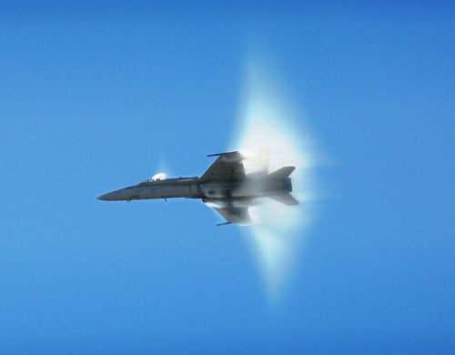 Сингулярность Прандтля-Глоерта: удивительный воротничок на реактивном самолете (24 фото)
