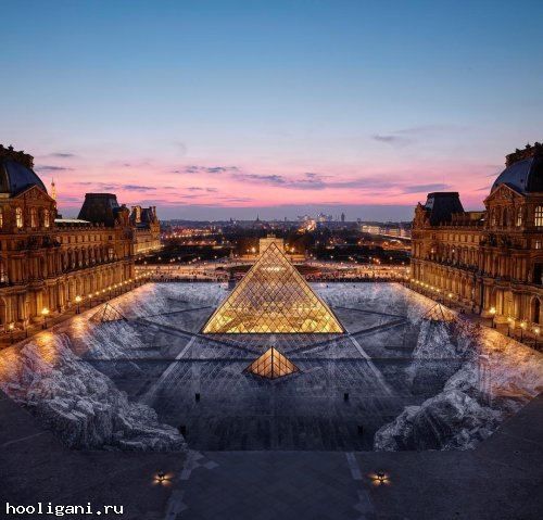 <br />
				Уличный художник превратил пирамиду Лувра в невероятную оптическую иллюзию (6 фото)<br />
							